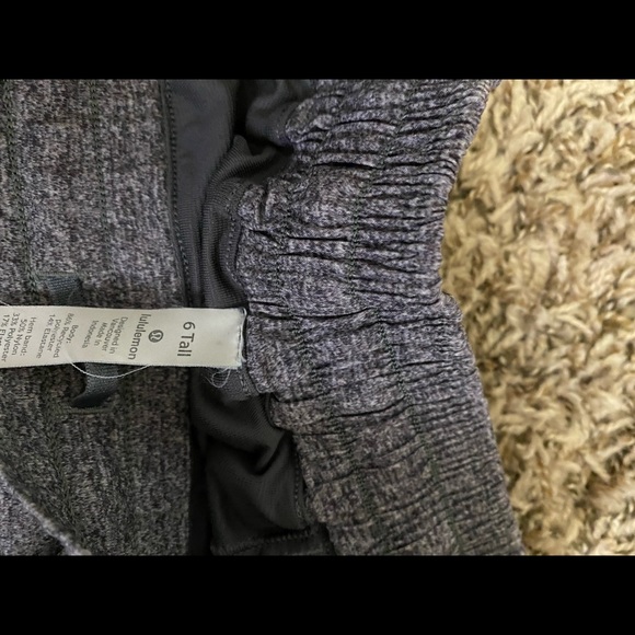 Lululemon Hotty Hot Shorts - Picture 2 of 2